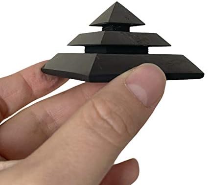 פירמידה שונגיט 1.97 אינץ '50 ממ מלוטשת | שונגיט טבעי מקארליה רוסיה | אבן ריפוי | הגנת EMF | צ'אקרה | רייקי | הגנה